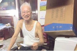 Cụ ông 80 tuổi mua hàng online. Tại sao không?