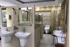 Chậu rửa mặt Viglacera cho không gian phòng tắm thêm sang trọng.
