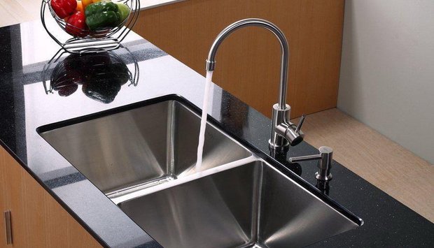 Nên Chọn Vòi Rửa Bát Cần Cứng Hay Cần Mềm?