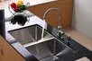 Nên Chọn Vòi Rửa Bát Cần Cứng Hay Cần Mềm?