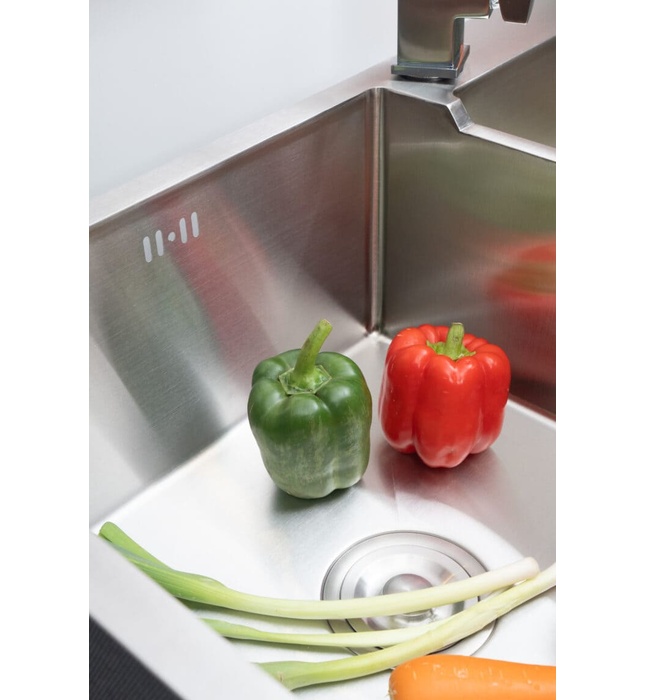 Chậu rửa bát đúc 2 hố lệch SUS304 Tadico LUX.L.82.45.2