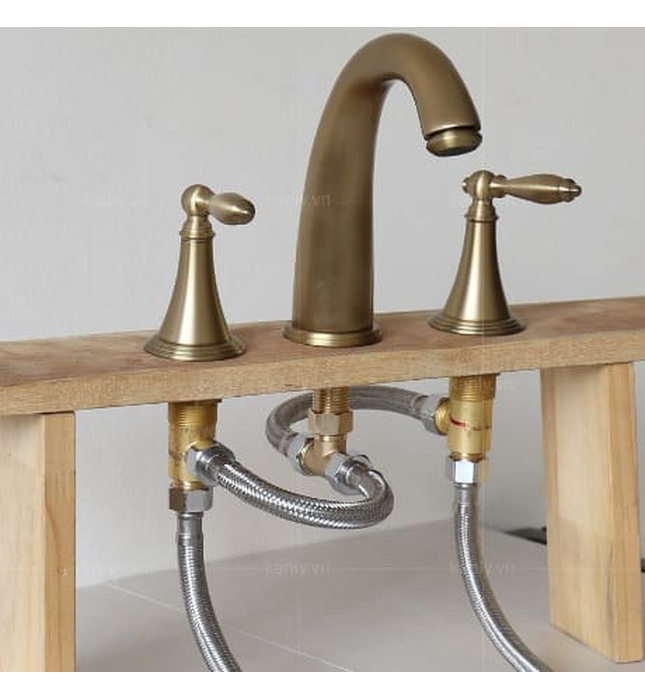 Vòi lavabo nóng lạnh 3 lỗ bằng đồng cổ điển Kanly GCB02 