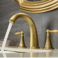 Vòi lavabo nóng lạnh 3 lỗ bằng đồng cổ điển Kanly GCB02 