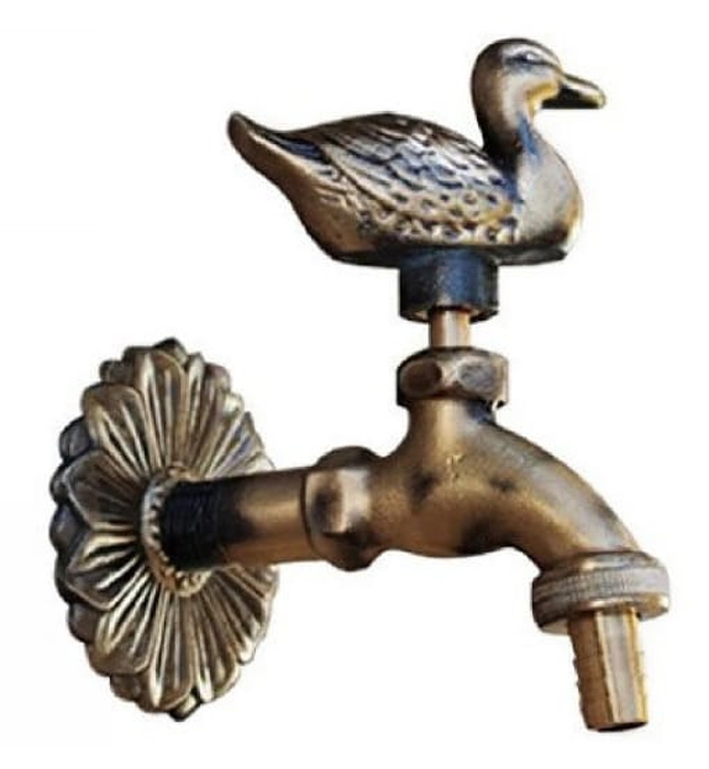 Vòi nước lạnh bằng đồng cổ gắn tường Kanly GCT02 