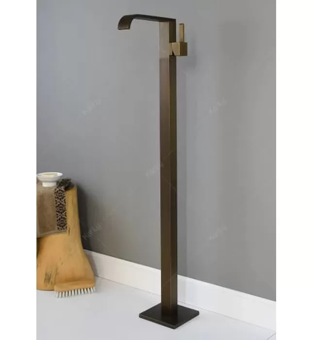 Sen bồn tắm nóng lạnh đặt sàn bằng đồng cổ điển Kanly GCAH7 