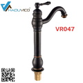 Vòi chậu nóng lạnh đồng thau màu đen Haduvico VR047