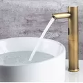 Vòi chậu nóng lạnh cao đồng thau cảm ứng Haduvico VR072