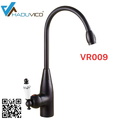 Vòi chậu nóng lạnh đồng thau màu đen Haduvico VR009