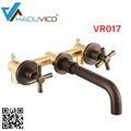 Vòi chậu nóng lạnh gắn tường đồng thau Haduvico VR017