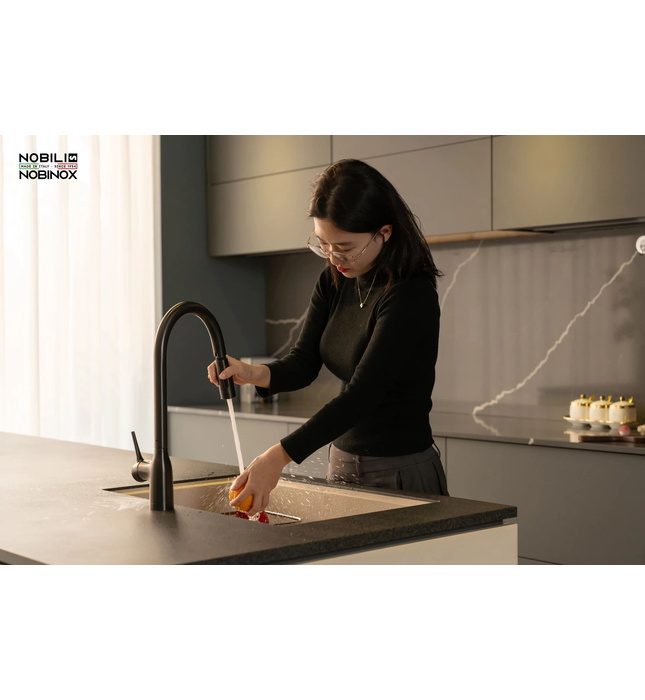 Vòi bếp nóng lạnh dây rút màu đen Italy Nobili Mania NB308G (CU128137GUP)