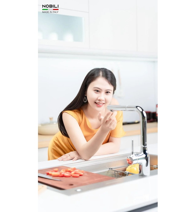 Vòi bếp nóng lạnh dây rút Italy Nobili Mania NB215T (CU128117/1CR)