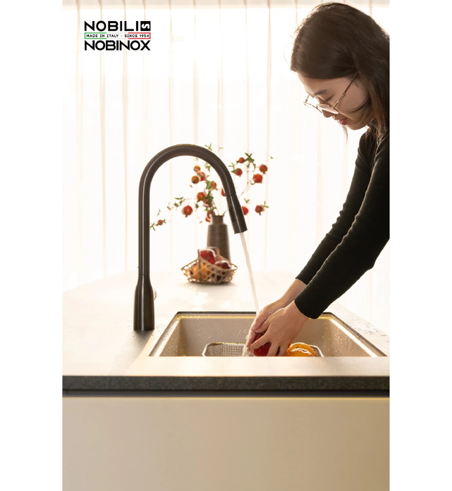 Vòi bếp nóng lạnh dây rút màu đen Italy Nobili Mania NB308G (CU128137GUP)