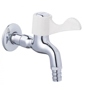 Vòi Lạnh Gắn Tường Tay Nhựa Gạt Caesar WP027C