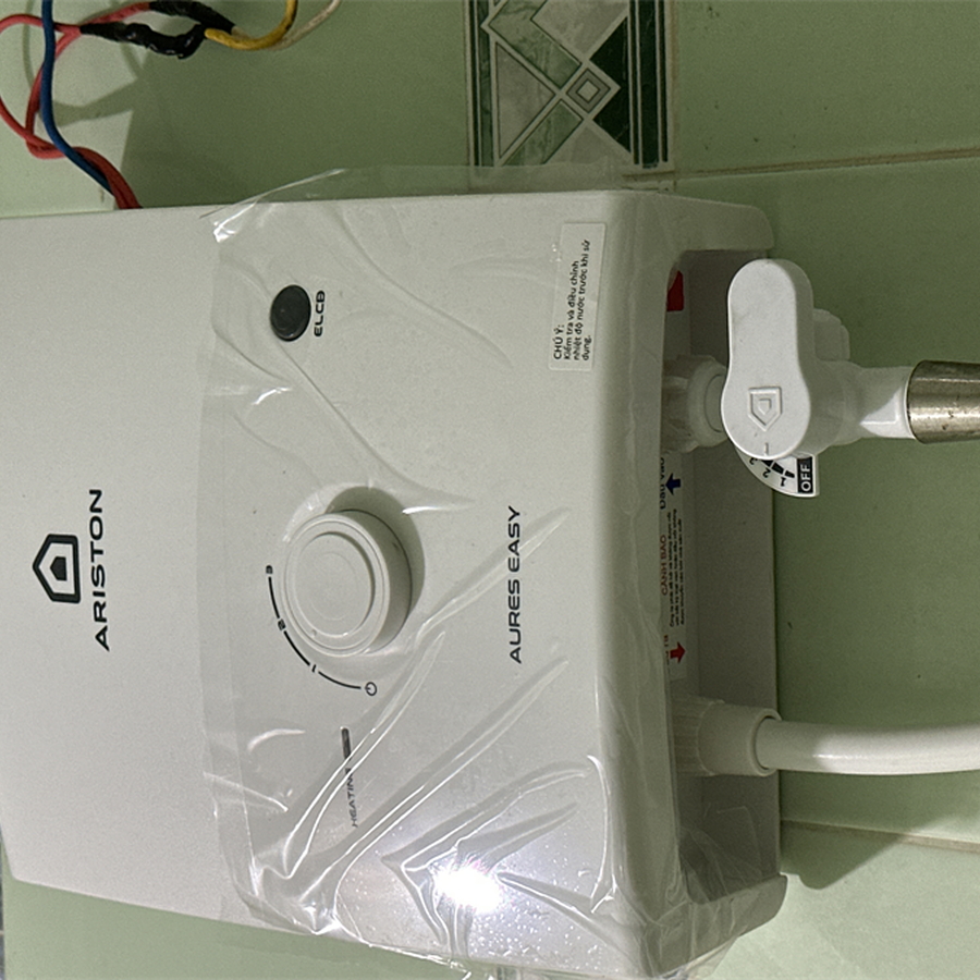 Bình nước nóng trực tiếp Ariston Aures Easy 4.5P ( có bơm )