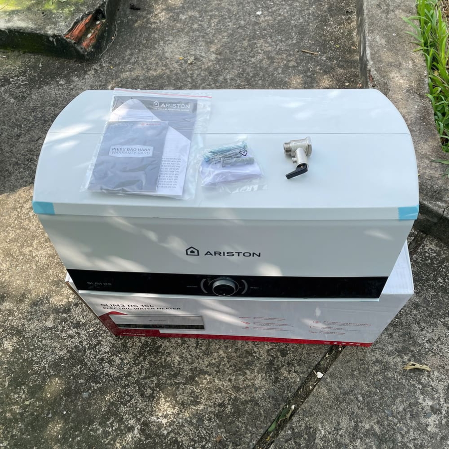 Máy Nước Nóng 15 Lít Ariston Slim3 15 RS Gián Tiếp Ngang