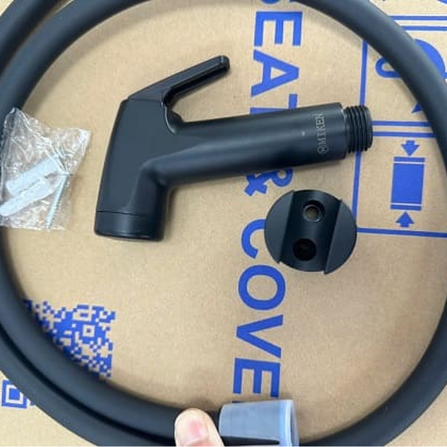 Vòi xịt vệ sinh nóng lạnh màu đen Miken XB095BL