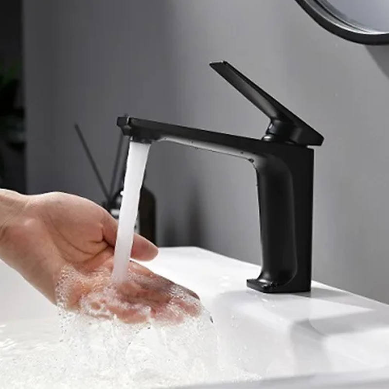 Vòi Chậu Lavabo Nóng Lạnh Màu Đen Miken MK-8020B