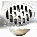 Ga thoát sàn đúc liền khối inox 304 mặt 100x100x4 Hiwin FD-019