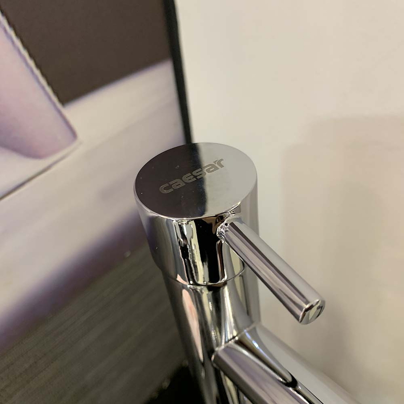 Vòi Lavabo Nóng Lạnh 1 Chân Dây  Rút Caesar B196C
