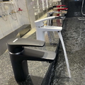 Vòi Lavabo Nóng Lạnh 1 Chân Caesar B390CWU