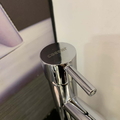 Vòi Lavabo Nóng Lạnh 1 Chân Dây  Rút Caesar B196C