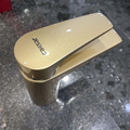 Vòi Lavabo Nóng Lạnh 1 Chân Màu Vàng Caesar B390CGU