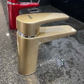 Vòi Lavabo Nóng Lạnh 1 Chân Màu Vàng Caesar B390CGU