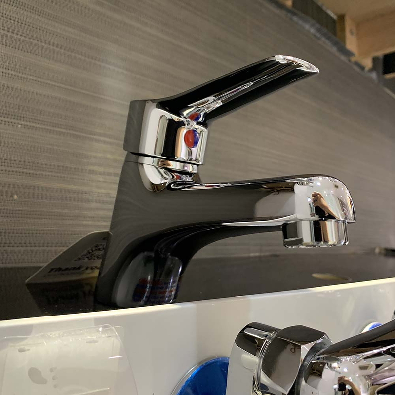 Vòi Lavabo Nóng Lạnh 1 Chân Caesar B330CU