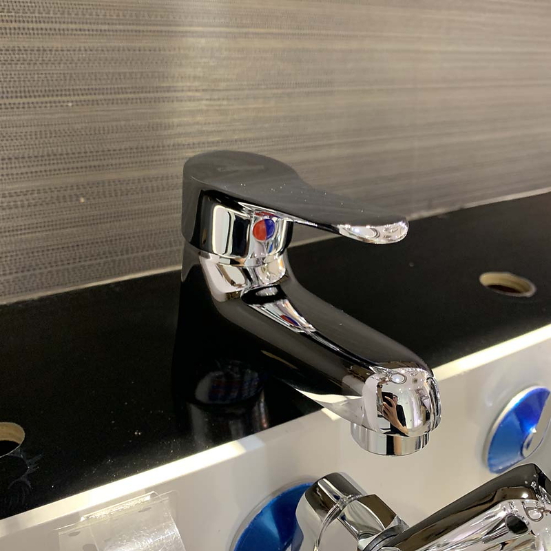 Vòi Lavabo Nóng Lạnh 1 Chân Caesar B330CU