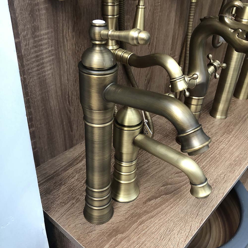Vòi lavabo nóng lạnh bằng đồng cổ điển Kanly GCA13