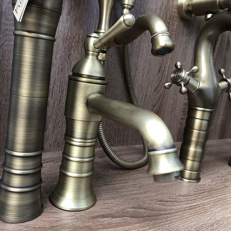 Vòi lavabo nóng lạnh bằng đồng cổ điển Kanly GCV13