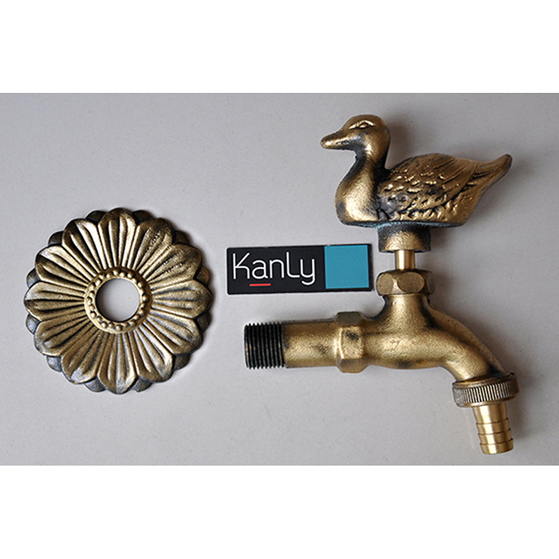 Vòi nước lạnh bằng đồng cổ gắn tường Kanly GCT02