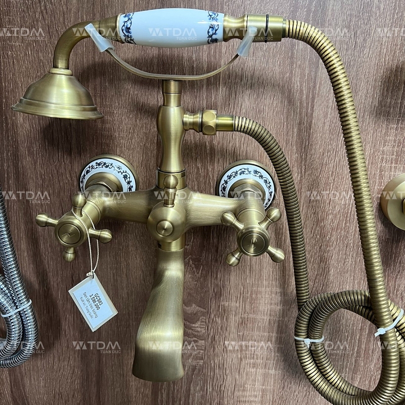 Sen tắm nóng lạnh bằng đồng Kanly GCS03