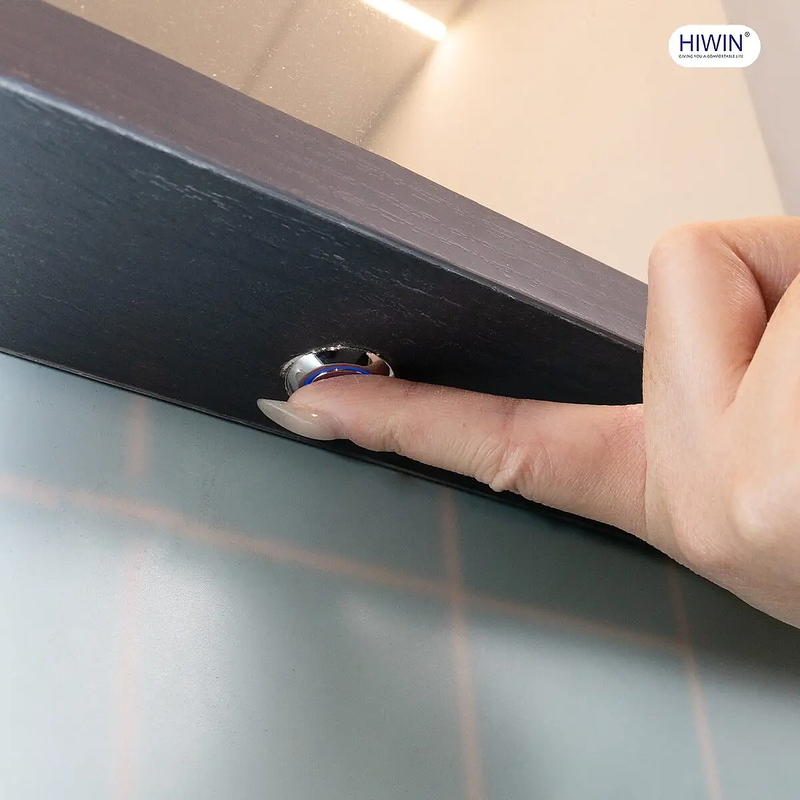 Gương cảm ứng thông minh khung gỗ Hiwin M-V1392L-W