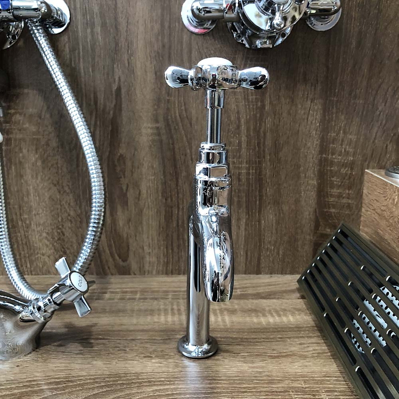 Vòi nước lạnh bằng đồng gắn tường mạ chrome Kanly CHT01N