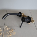 Vòi chậu lavabo nóng lạnh gắn tường Kanly GCT04B