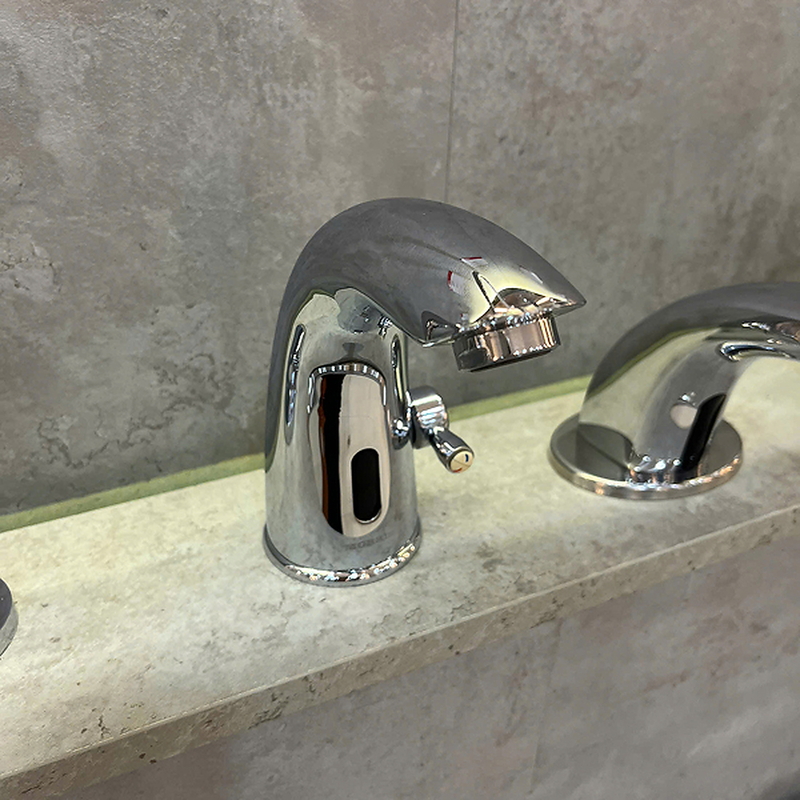 Vòi lavabo cảm ứng dùng điện ATMOR AT-2331 (AC/DC)