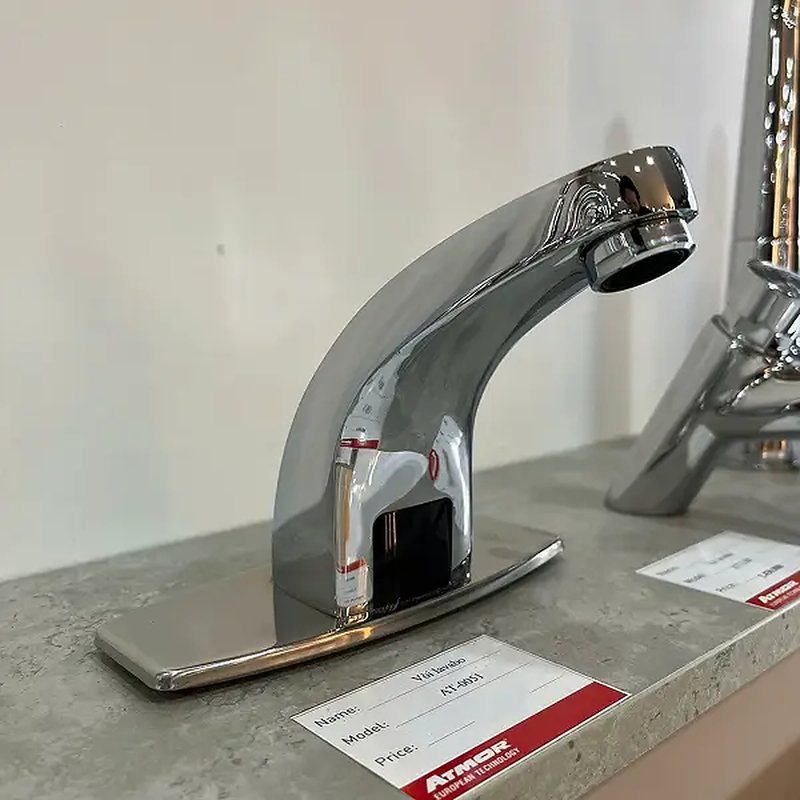 Vòi lavabo cảm ứng dùng pin ATMOR AT-1051 (DC) 