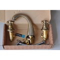 Vòi lavabo nóng lạnh bằng đồng 3 lỗ Kanly GCB03