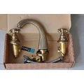Vòi lavabo nóng lạnh bằng đồng 3 lỗ Kanly GCB03