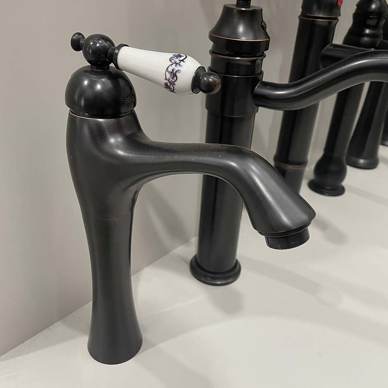 Vòi chậu lavabo nóng lạnh bằng đồng Kanly GCA17B