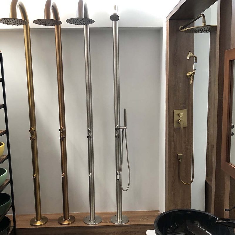 Sen cây tắm đứng đặt sàn ngoài trời màu đen mờ Kanly KLS9003B