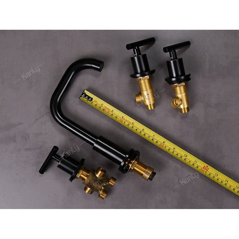 Sen bồn tắm gắn bồn 5 lỗ nóng lạnh bằng đồng màu đen Kanly GCB09B