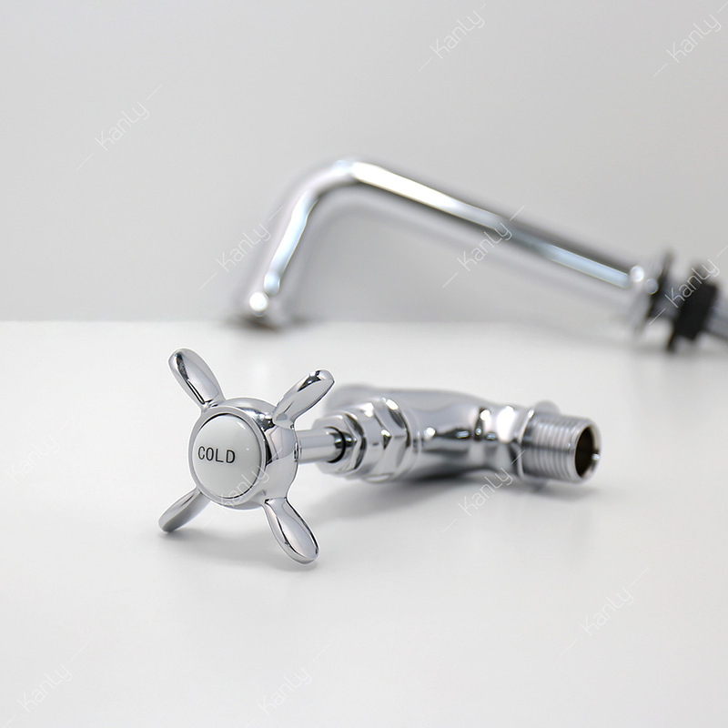 Vòi nước lạnh bằng đồng gắn tường mạ chrome Kanly CHT01 