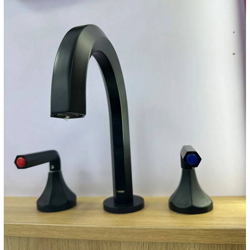 Vòi Lavabo 3 Lỗ Nóng Lạnh Miken MKV-1513B
