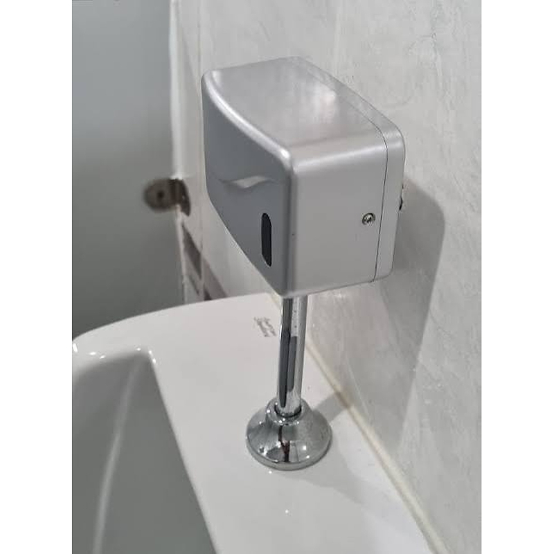 Van xả tiểu cảm ứng Royal Join RA-235 dương tường dùng pin điện