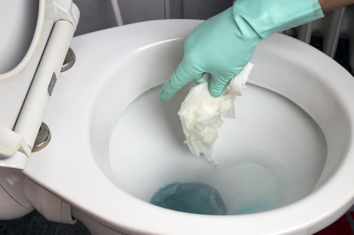 Sử dụng nhiều giấy vệ sinh