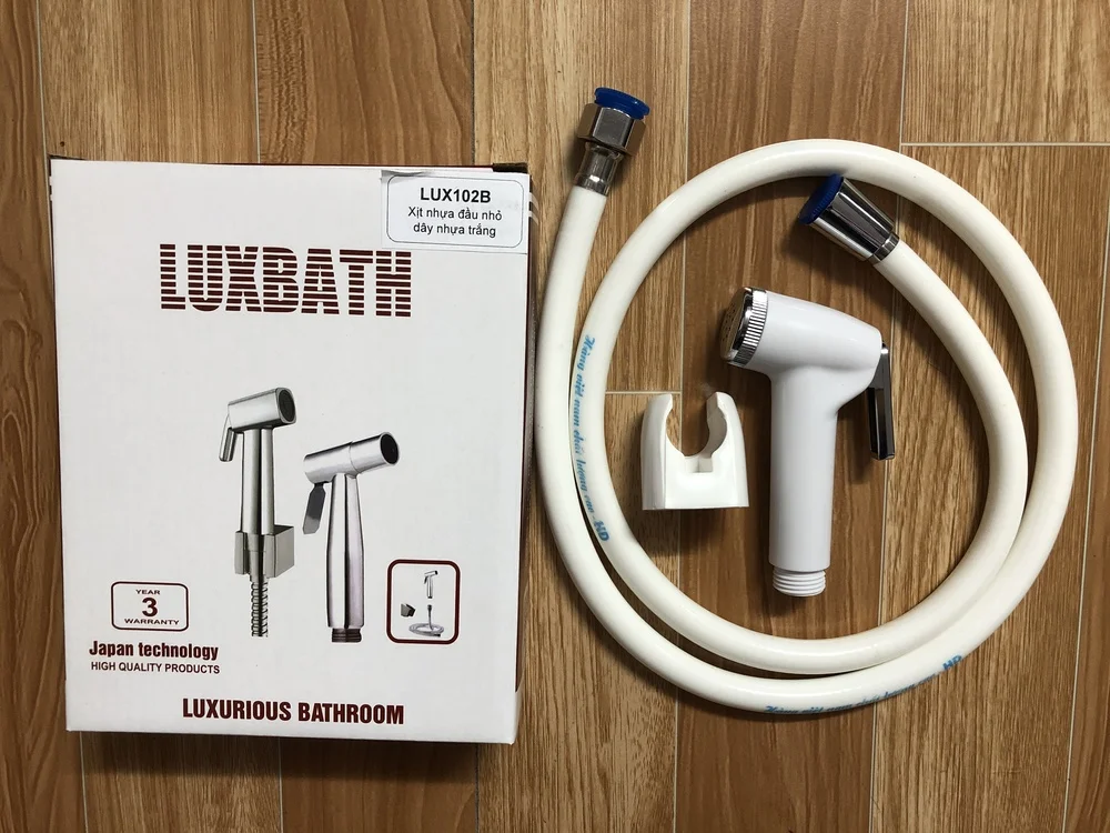 Vòi xịt bằng nhựa Luxbath Lux102B