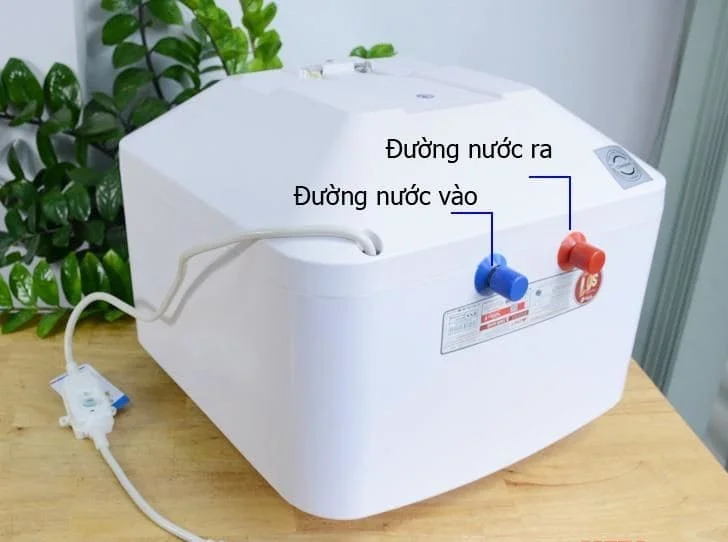 Bình nước nóng lạnh Rossi Amore RA 20SQ vuông