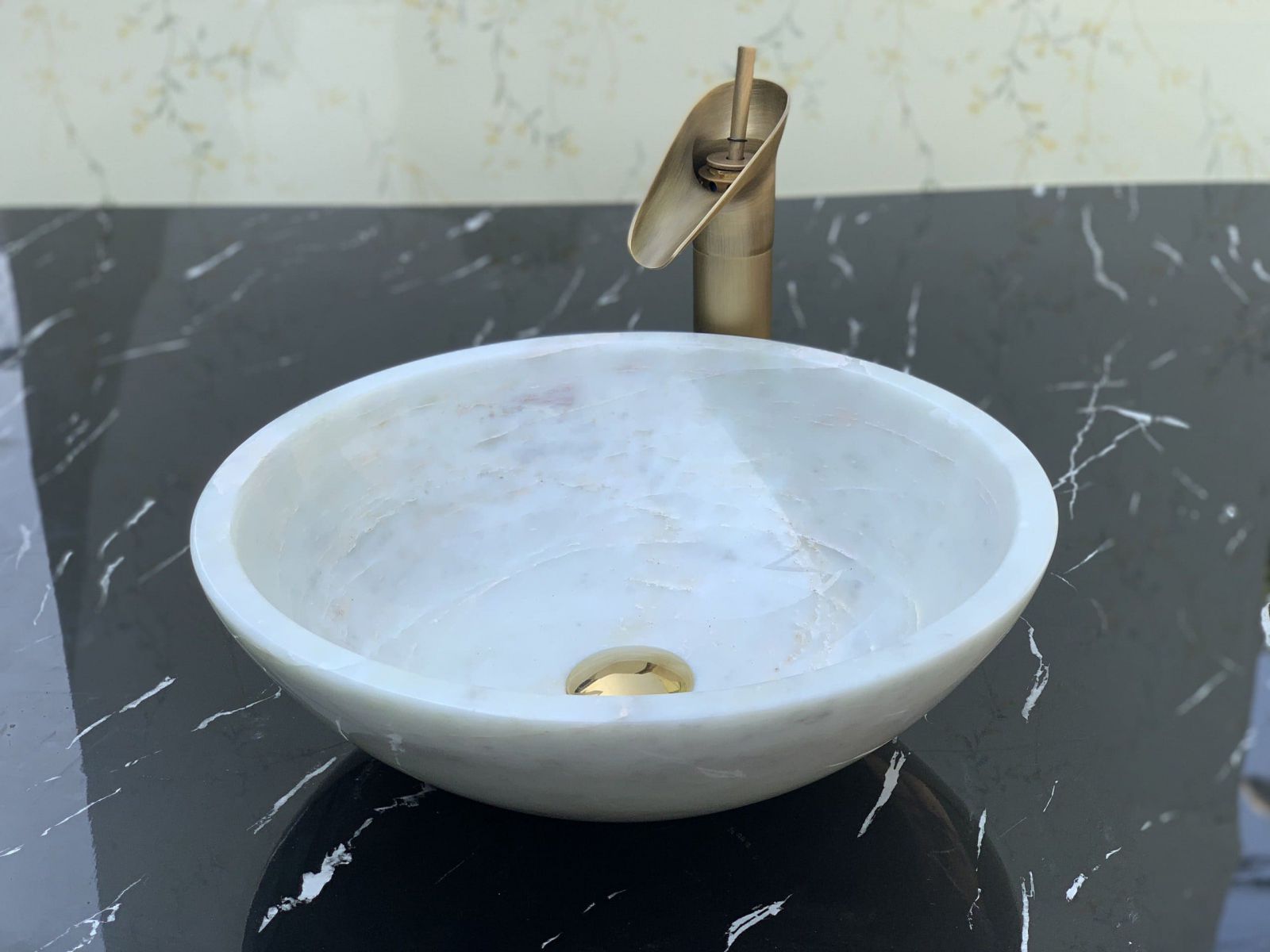 Chậu rửa lavabo màu trắng sữa Eximstone BST90